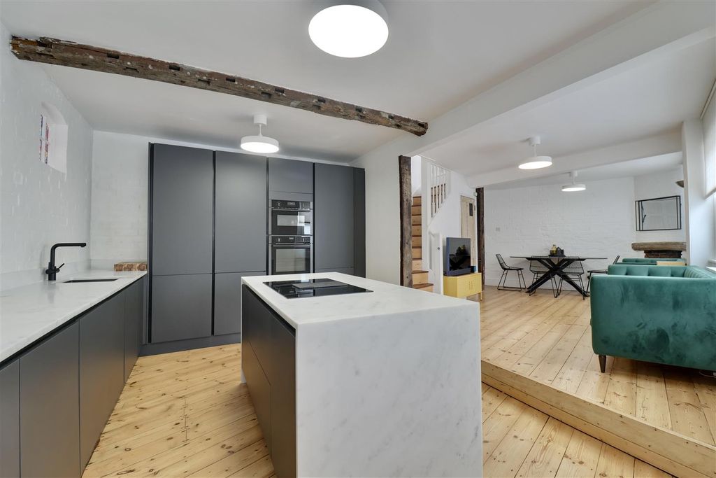 Property photo 3 of 22 41567604-072F-43C4-Ae03-Edaf13A572C2_1_201_A.Jpeg