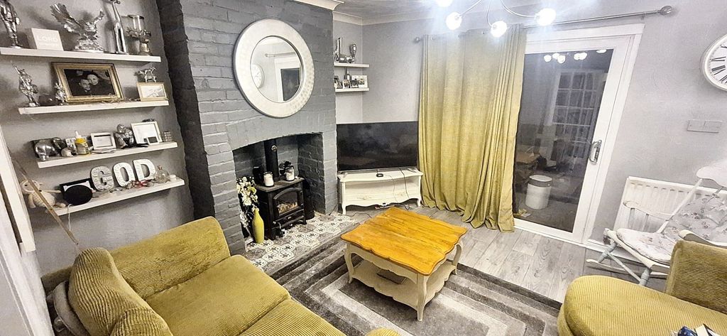 Property photo 2 of 22