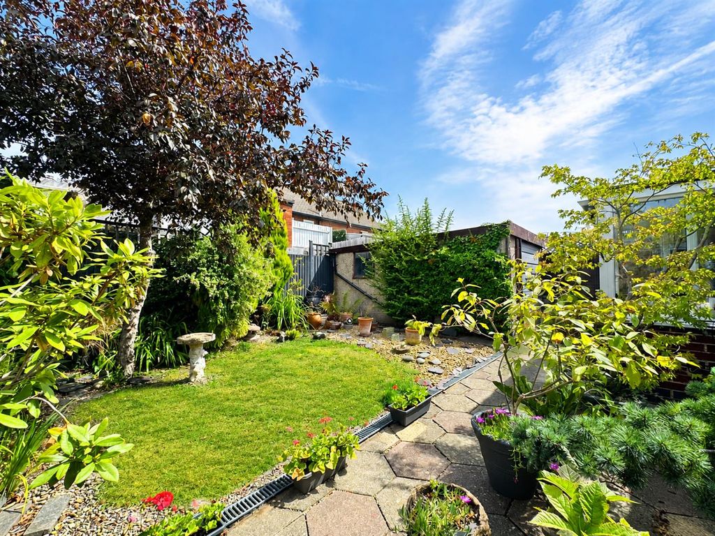 Property photo 2 of 12 Garden