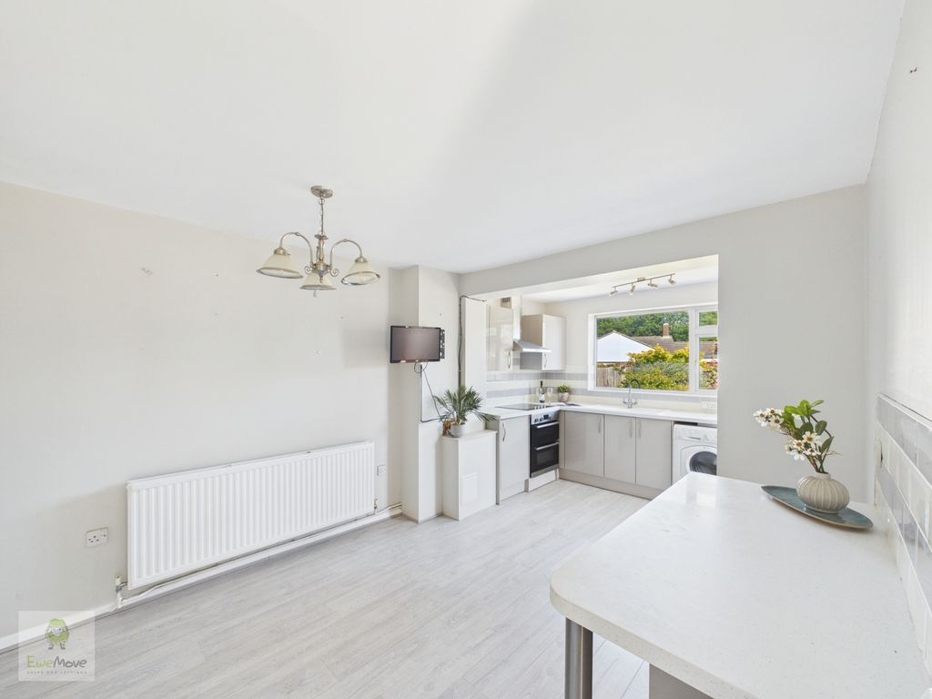 Property photo 2 of 18 Dining Area Into Kitchen