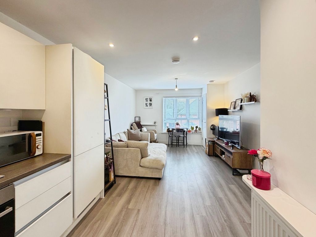 Property photo 3 of 9 Pbox-Img.Jpg
