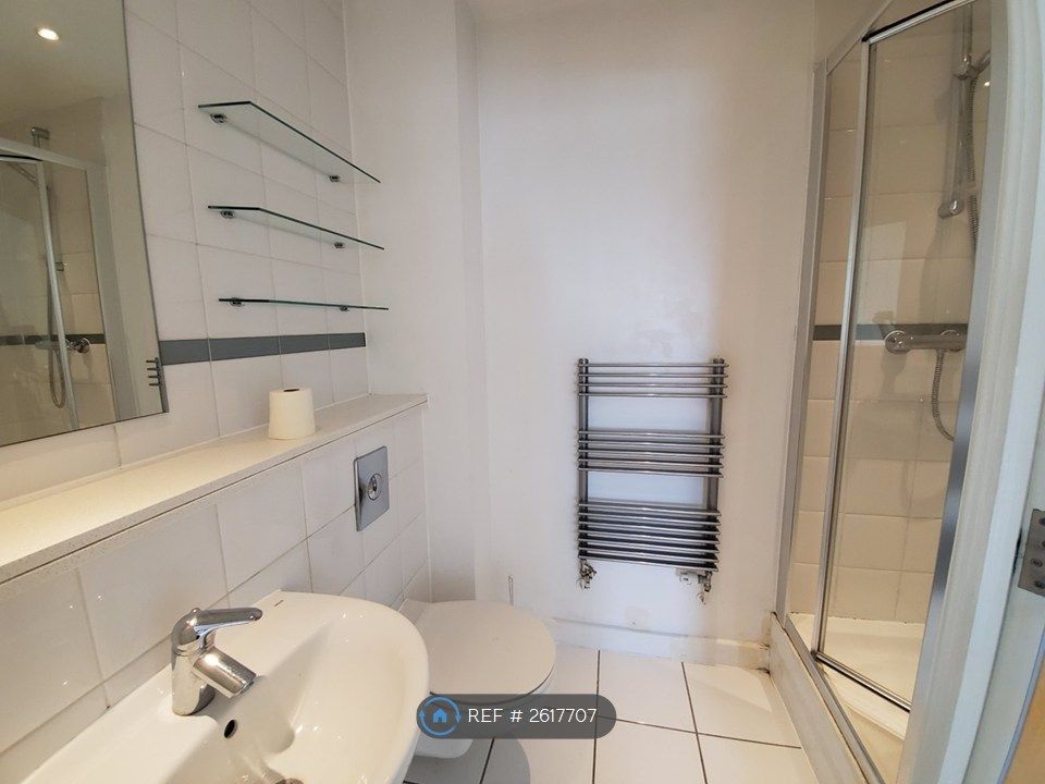 Property photo 3 of 10 Ensuit Bathroom