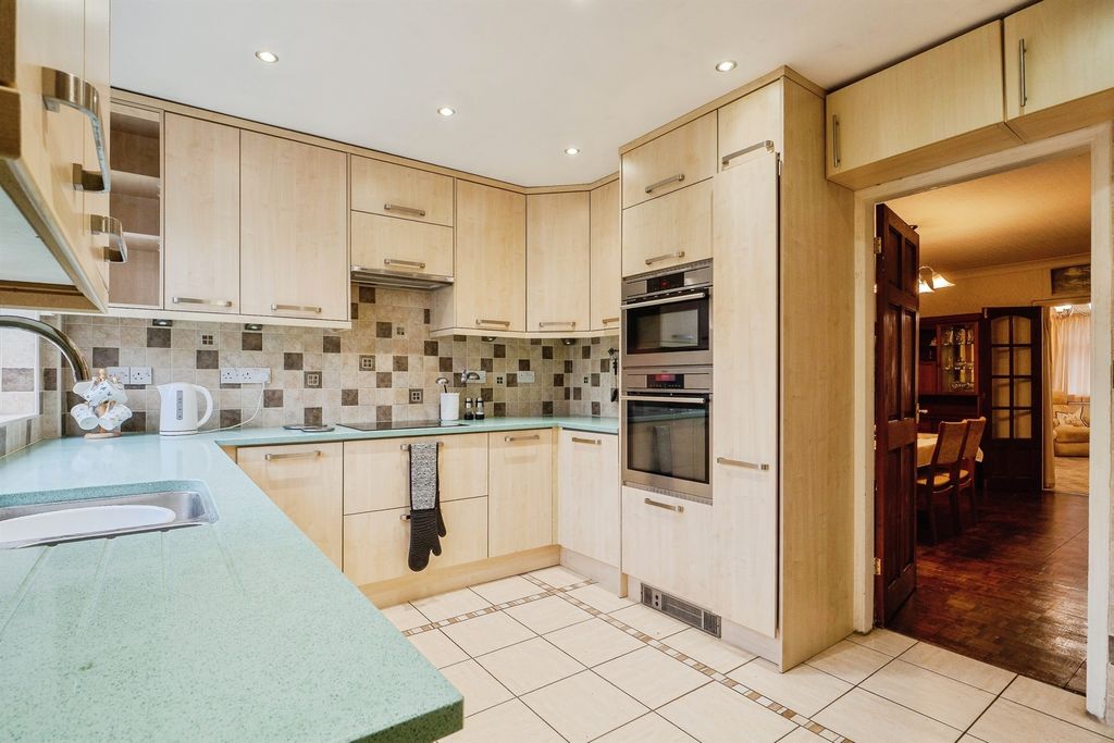 Property photo 2 of 16