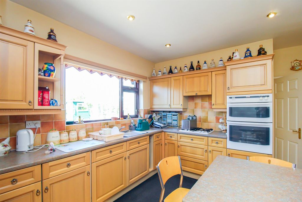 Property photo 3 of 18 28Reign (2).Jpg
