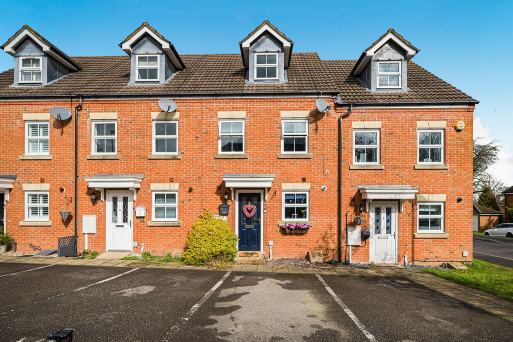 Property photo 1 of 9 Front (Exterior)