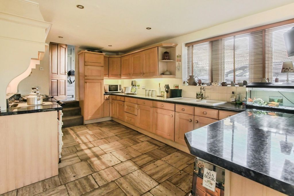 Property photo 2 of 23 Kitchen