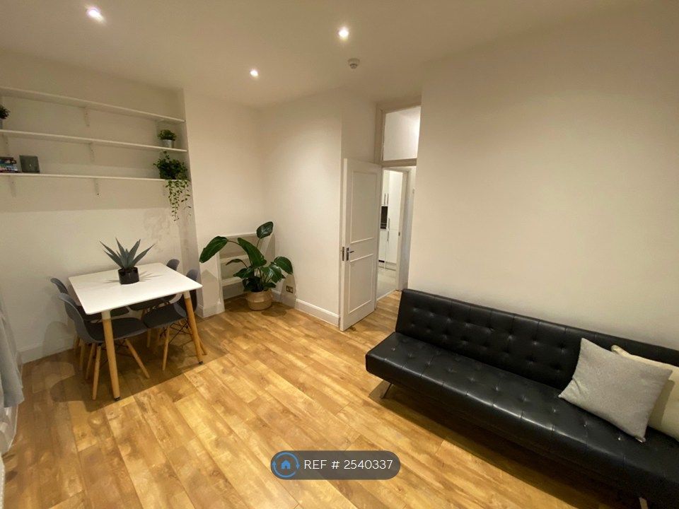 Property photo 2 of 10 Living Space