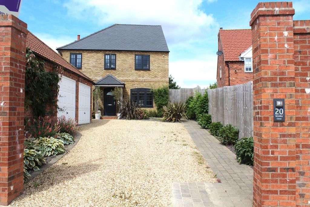 Property photo 2 of 36