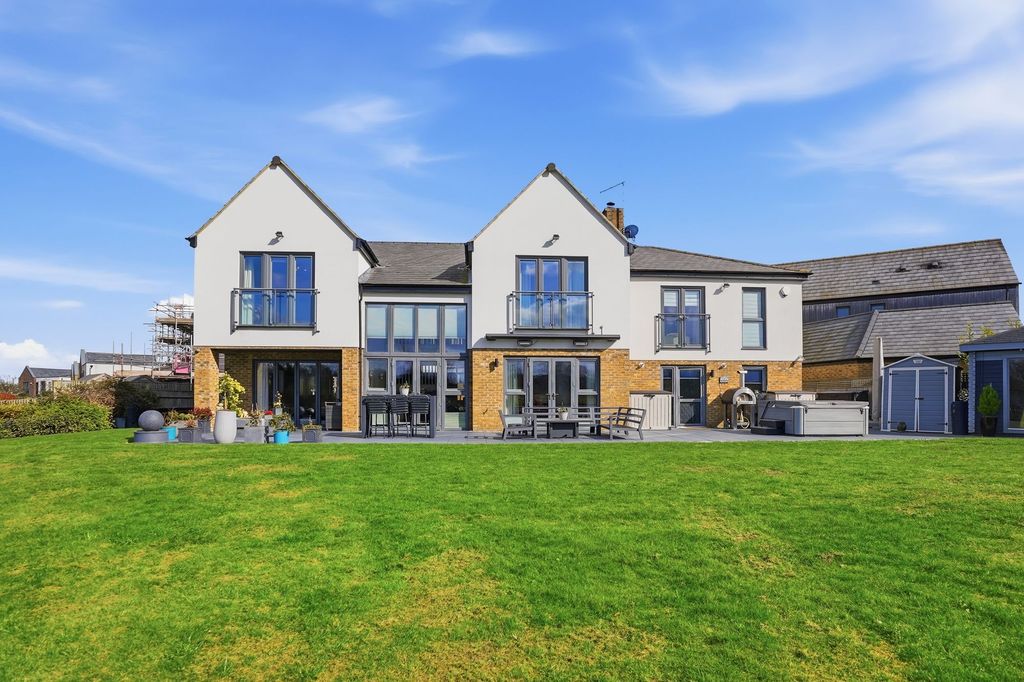 Property photo 3 of 29