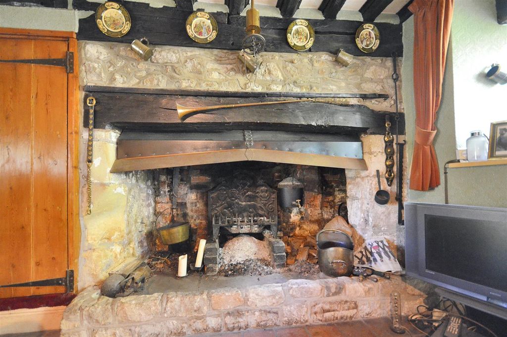 Property photo 3 of 11 Inglenook