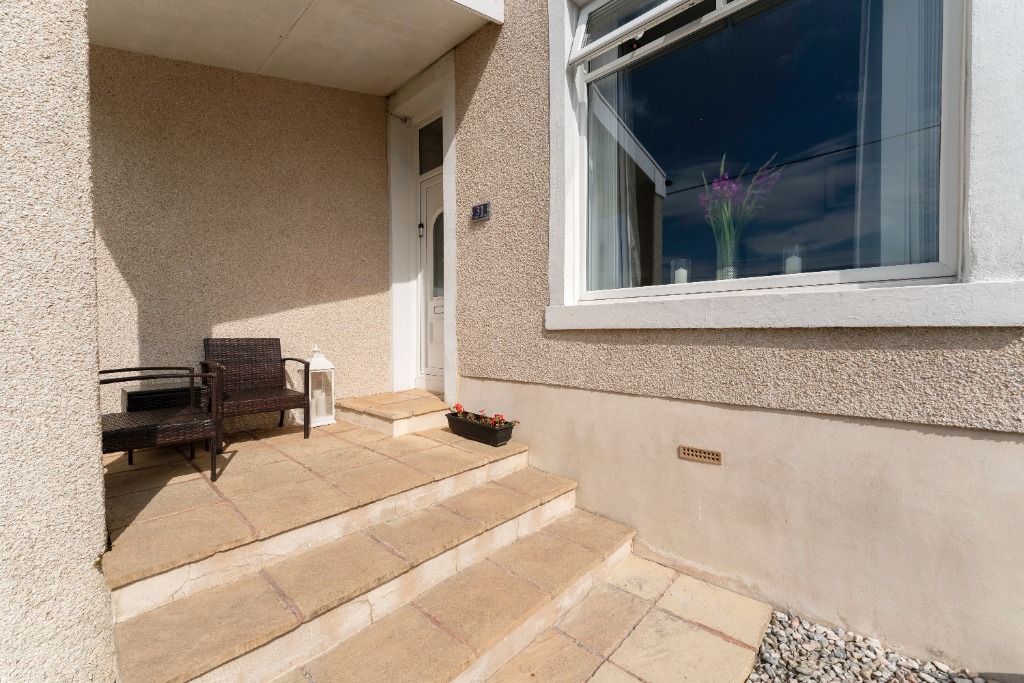 Property photo 2 of 31