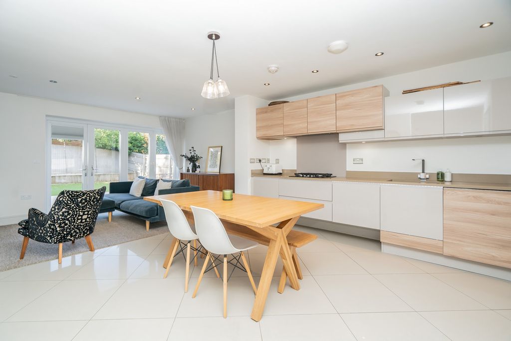 Property photo 2 of 23