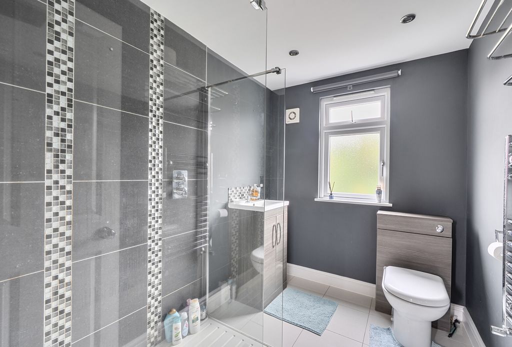 Property photo 3 of 22 1408692-19-698E04...