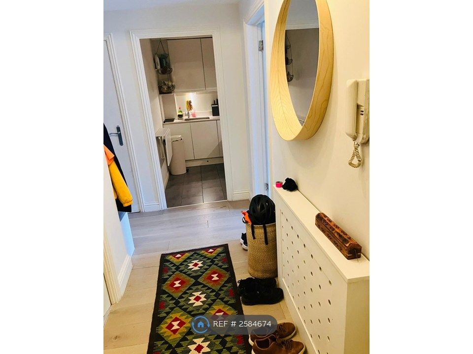 Property photo 3 of 18 Hallway