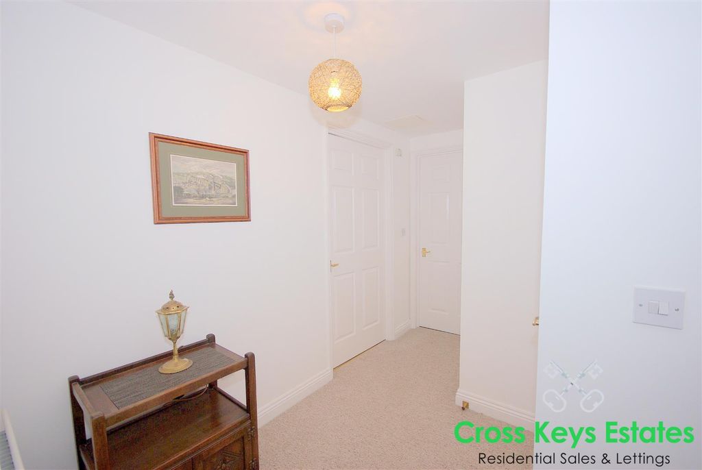 Property photo 2 of 10 Hall A.Jpg