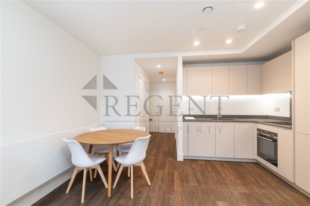 Property photo 3 of 8 Kitchen & Dining