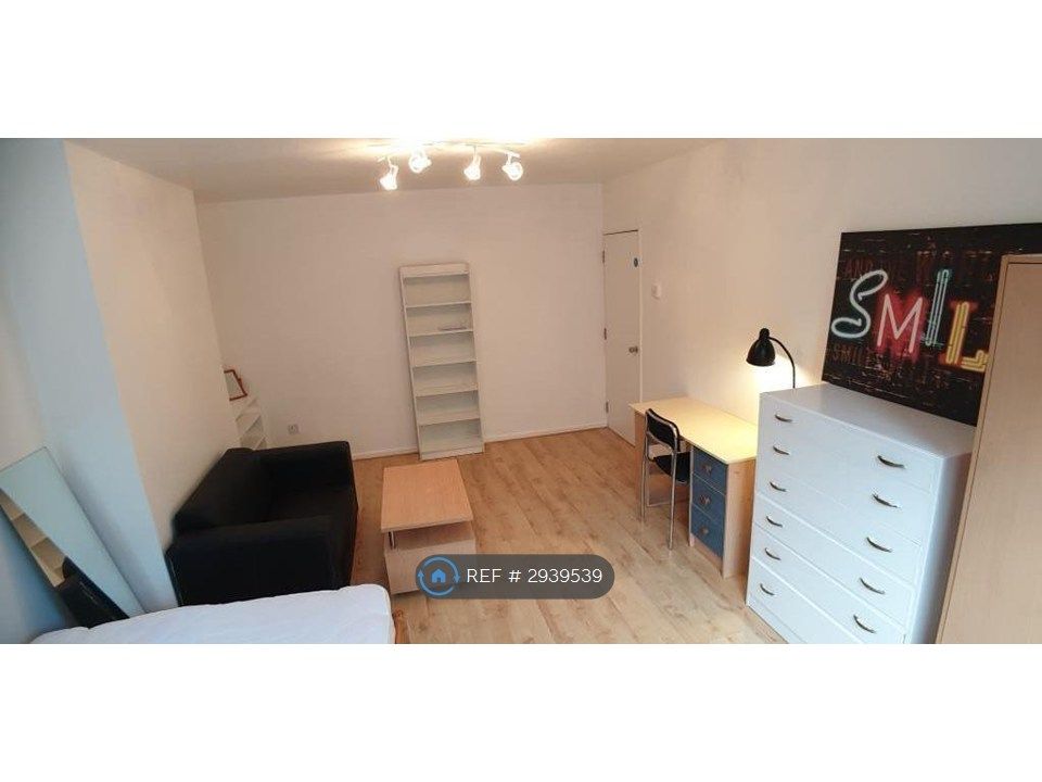 Property photo 3 of 16 Super-Large Bedroom