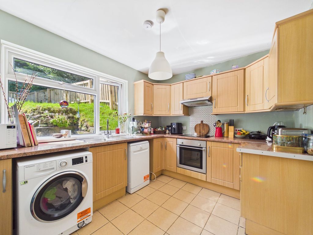 Property photo 3 of 16 Kitchen