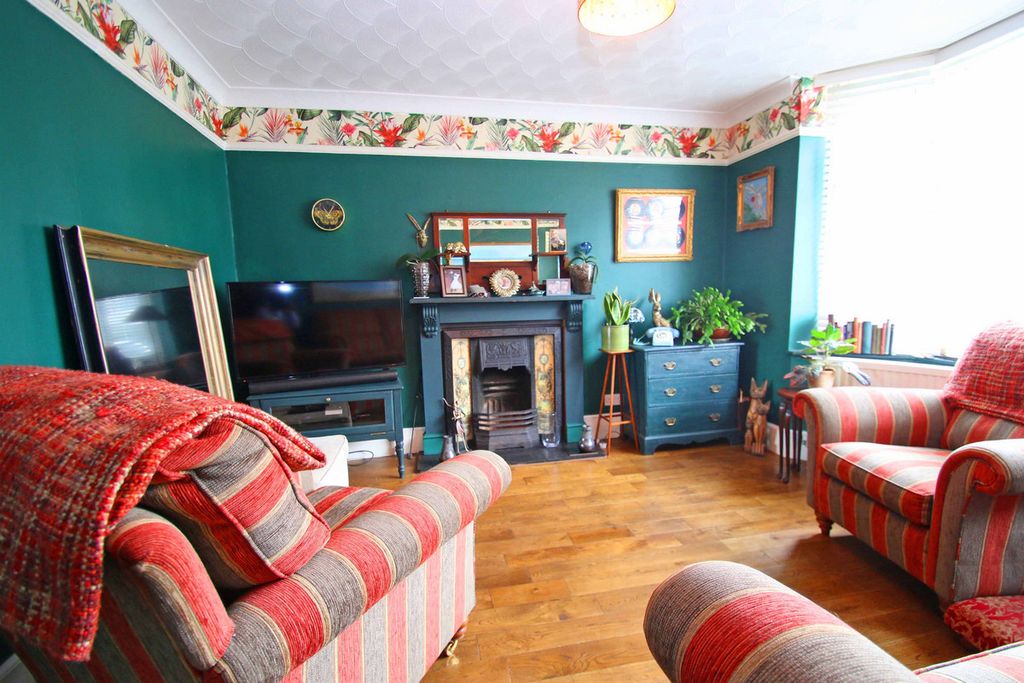 Property photo 2 of 17