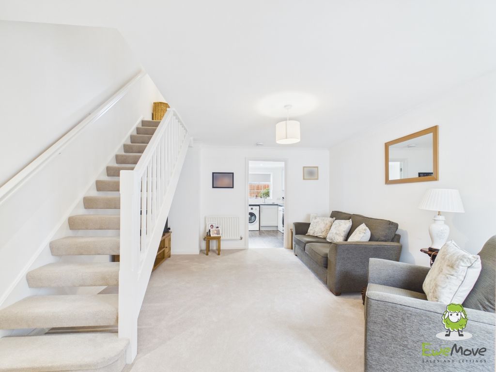 Property photo 2 of 11 Ewemove Estate Agents Basingstoke