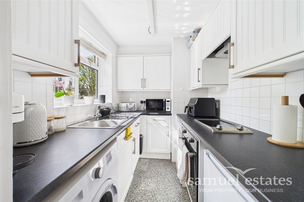 Property photo 2 of 14 Kitchen