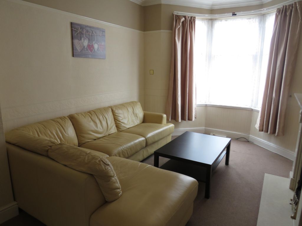 Property photo 3 of 9 Living Room
