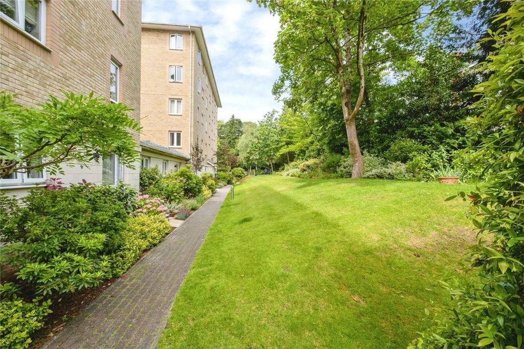 Property photo 1 of 8 Oakhurst Garden.Jpg