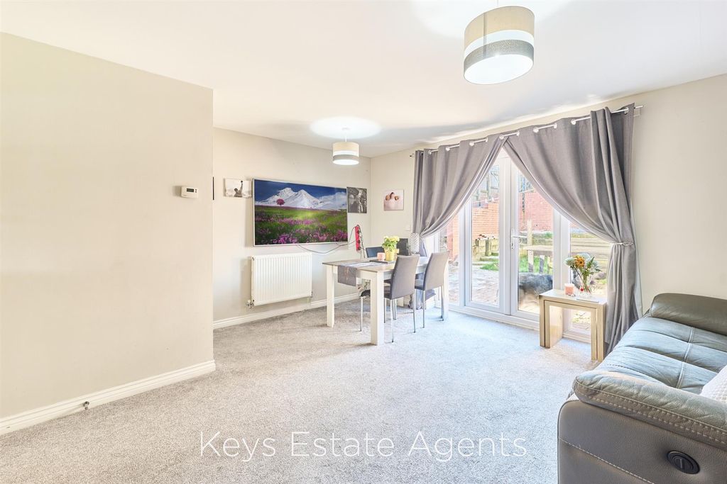 Property photo 3 of 20 Lounge/Diner