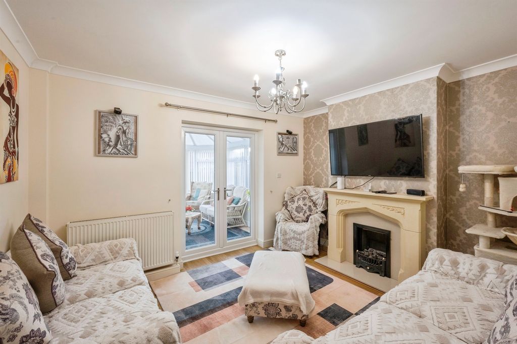 Property photo 2 of 21