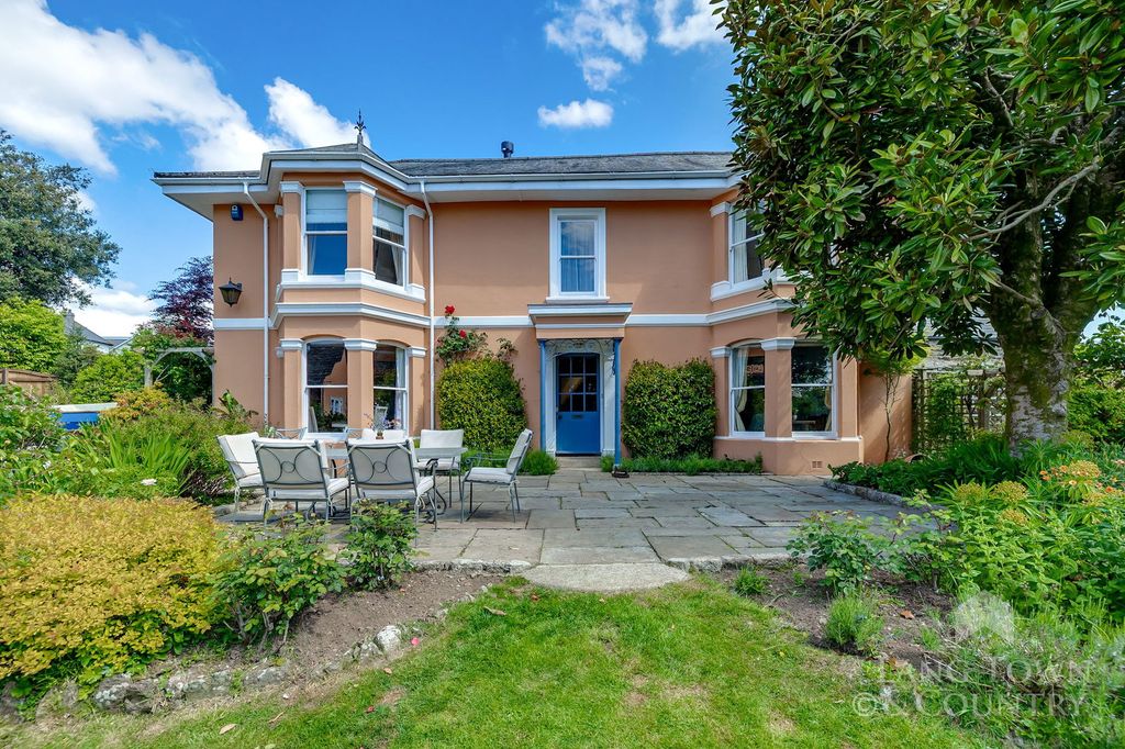 Property photo 1 of 34