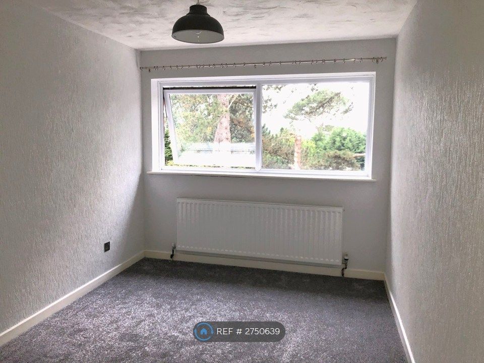 Property photo 3 of 8 Main Bedroom