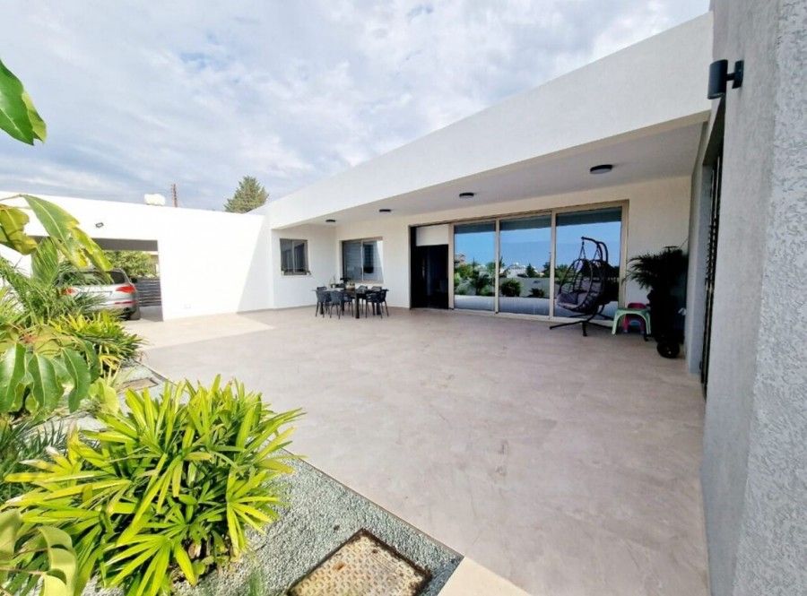 Property photo 1 of 23
