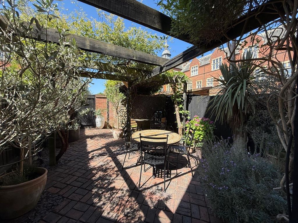 Property photo 2 of 15 Gdn 1 Ip.Jpg