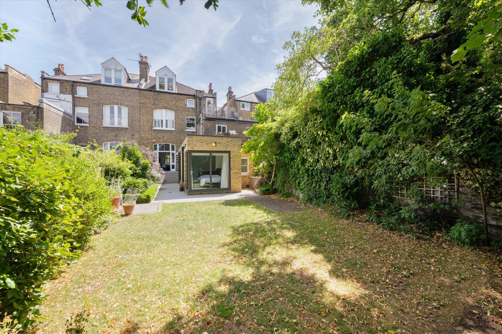 Property photo 2 of 18 Image