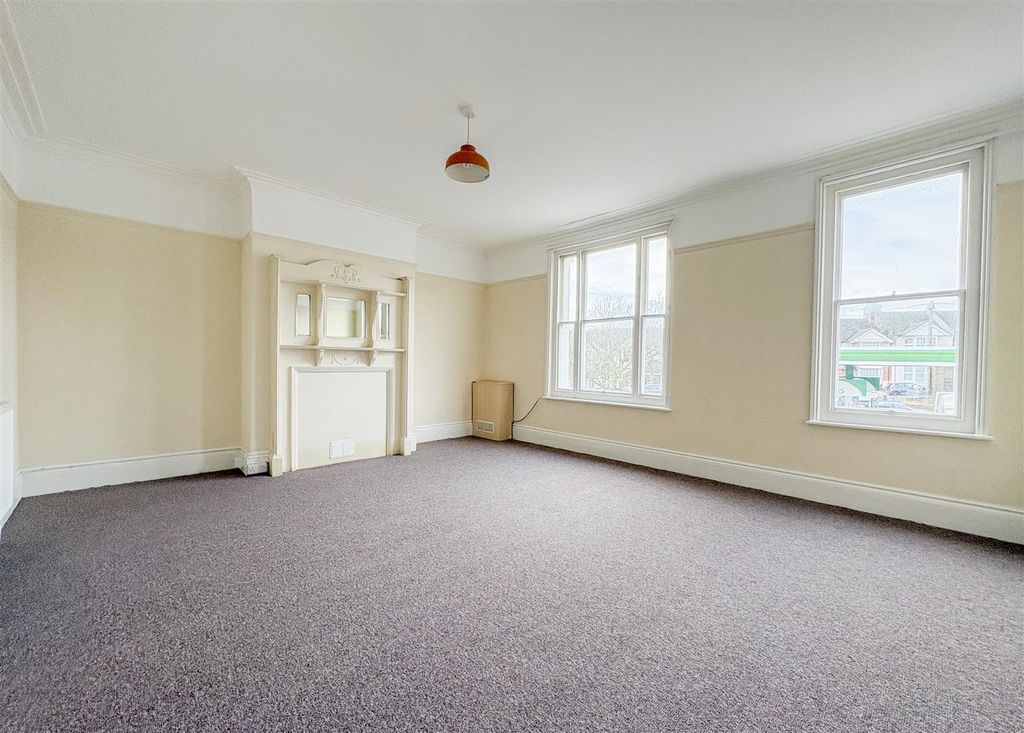 Property photo 3 of 18 Living Room