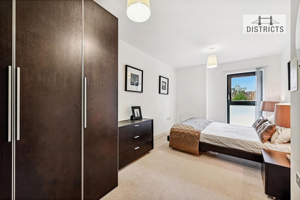 Property photo 3 of 10 Montreal House (9).Jpg