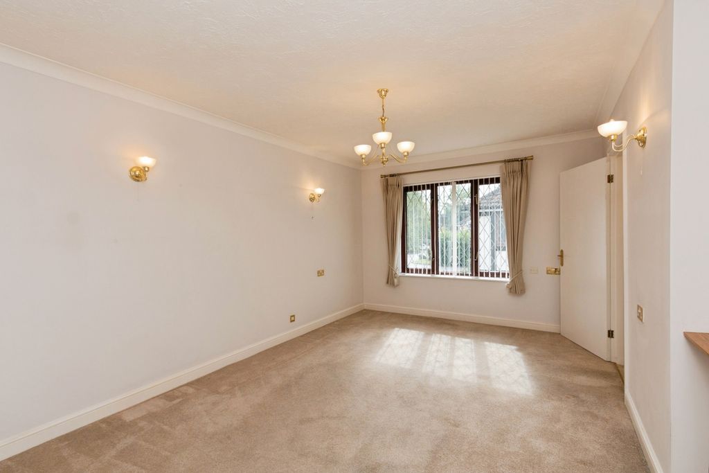 Property photo 3 of 17 Living Room
