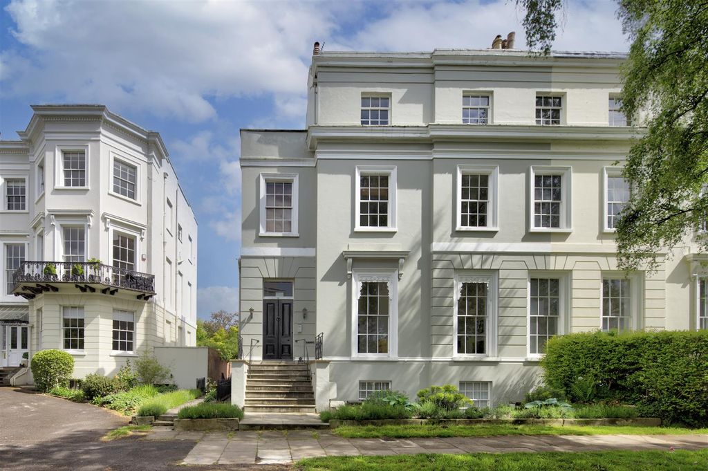 Property photo 1 of 14 5, 21 Pittville Lawn Exterior 2nd .Jpg
