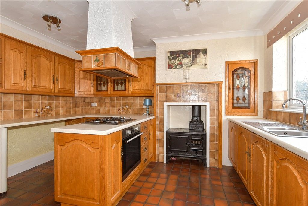 Property photo 3 of 17 Kitchen