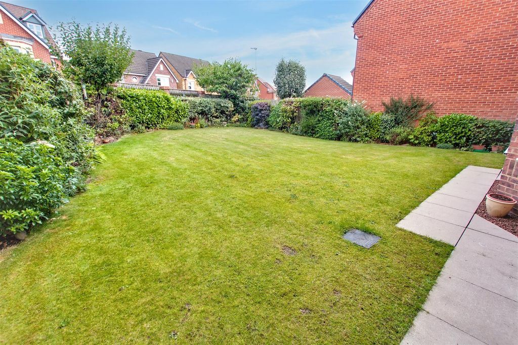 Property photo 2 of 18 Rear Garden