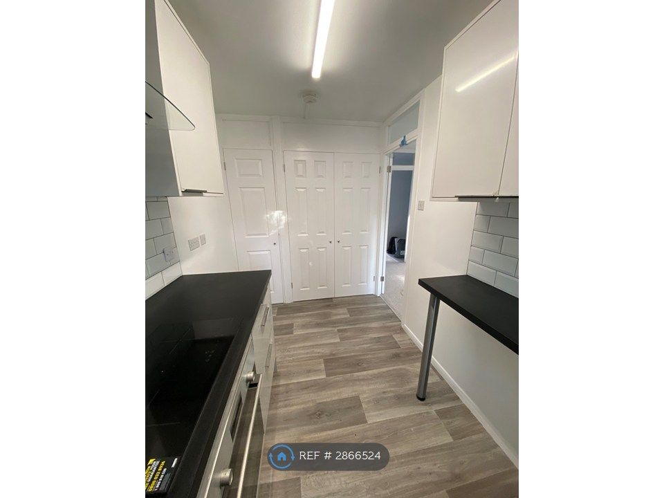 Property photo 3 of 9 Kitchen