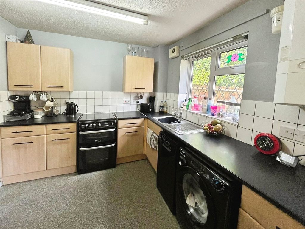 Property photo 3 of 12 Kitchen No. 03