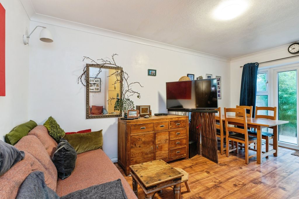 Property photo 2 of 11 Photo #2