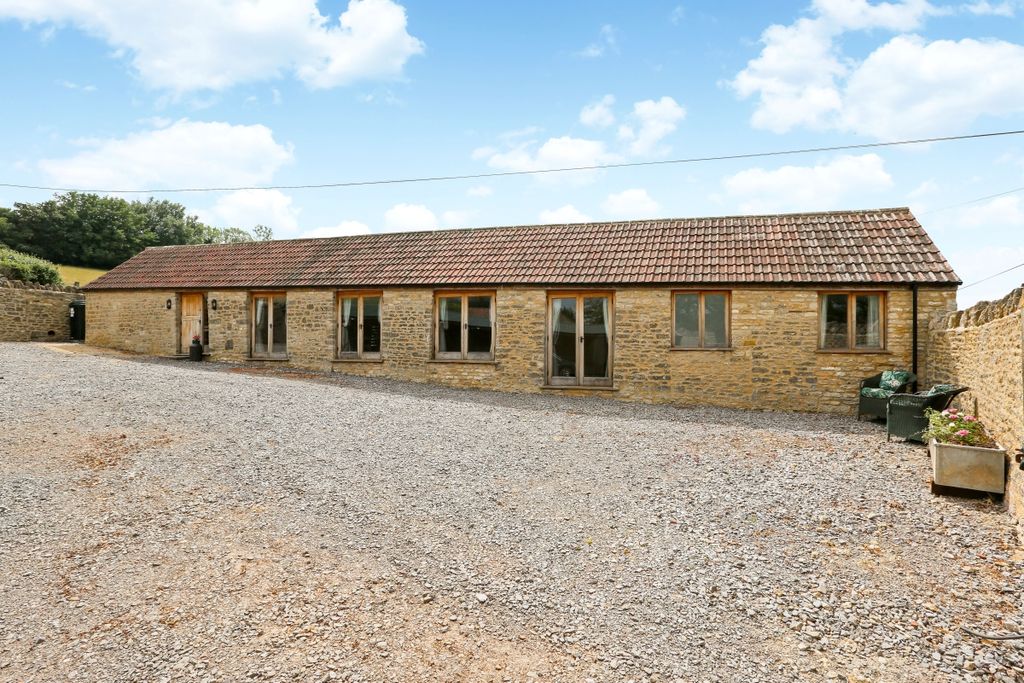 Property photo 3 of 11