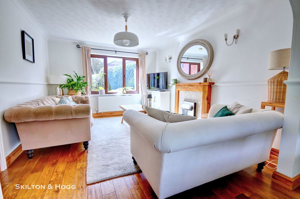 Property photo 2 of 21