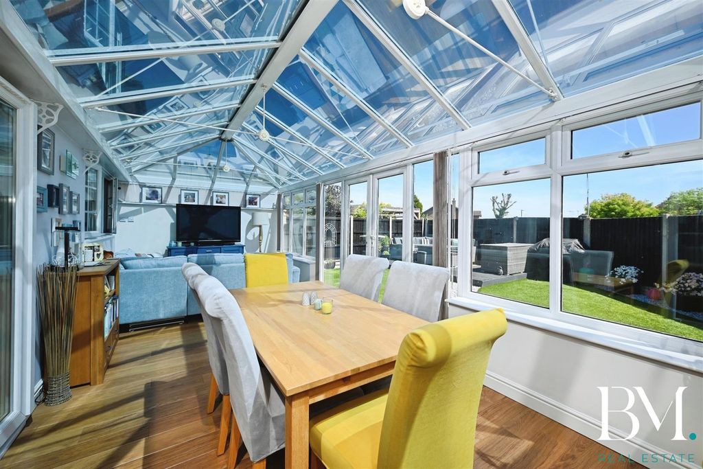 Property photo 2 of 34 Conservatory