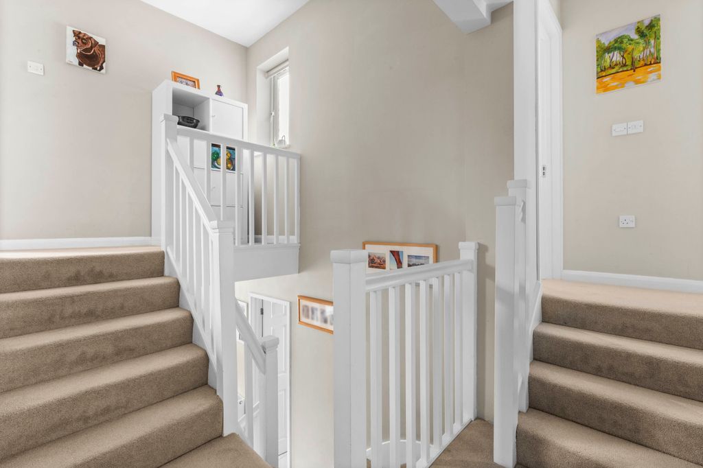 Property photo 3 of 20 14 Quoitings Drive, Sl7 2Pe (Low Res)-5