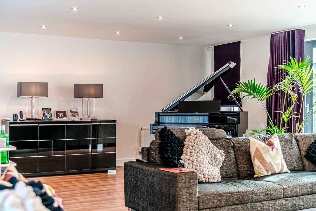 Additional image 21 of 5 bed detached house for saleDunkirk Lane, Leyland PR26