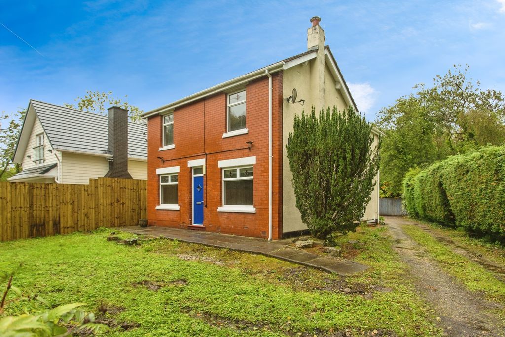 Property photo 1 of 20 Front