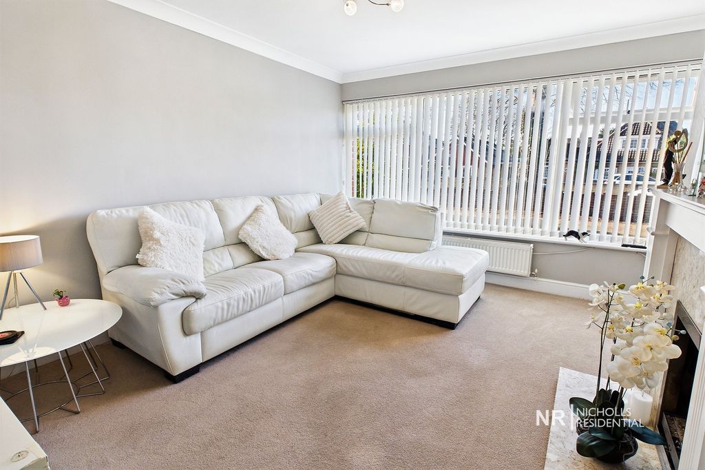 Property photo 3 of 15 Lounge Area